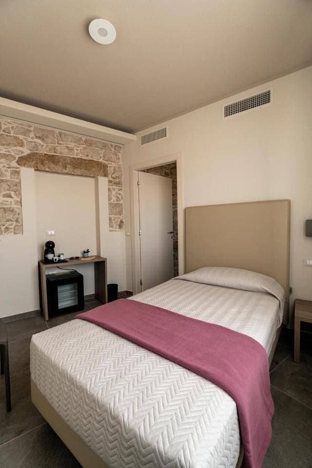 Foto 8 von 16: Economy Double Room
