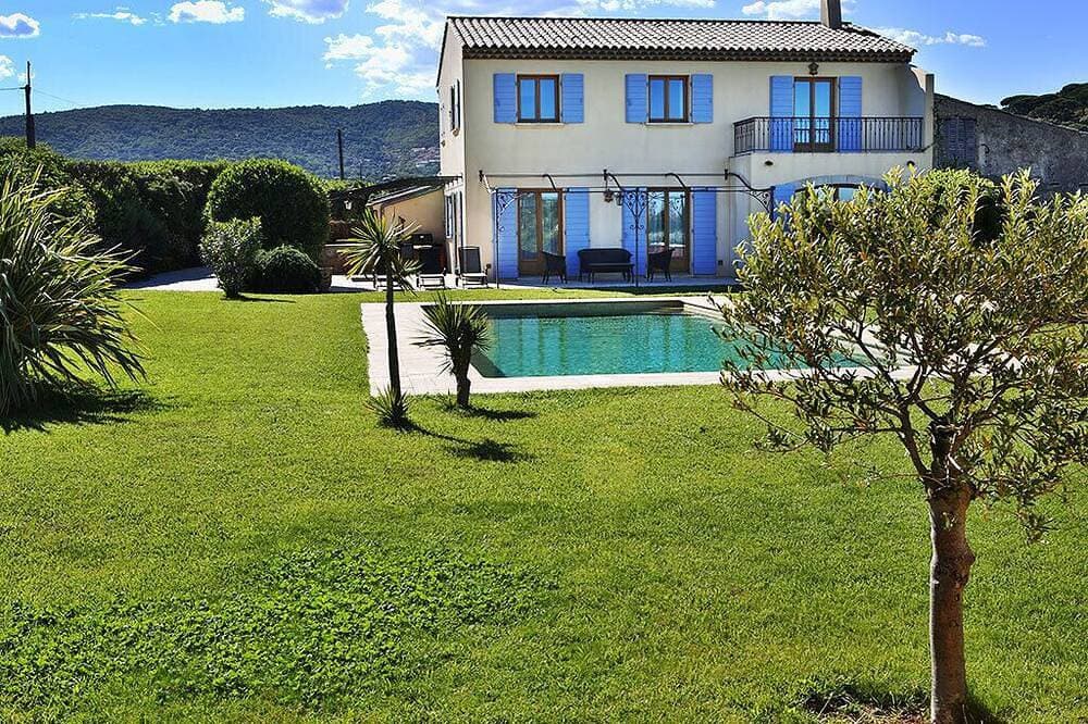 Pretty farmhouse tastefully renovated, air-conditioned, in the vineyards, with jacuzzi pool 1