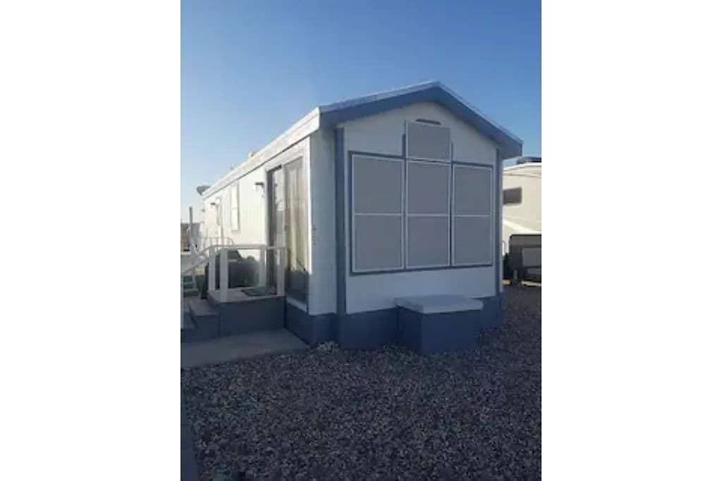 Foto 7 von 11: Lake Havasu Cabin on Island w/Boat Launch Ramp