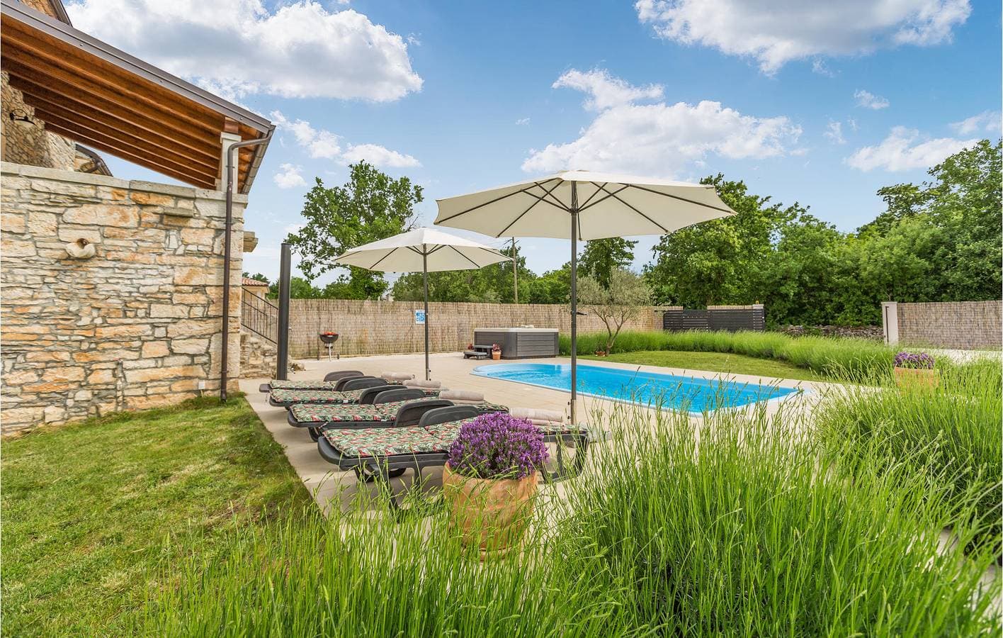 Foto 4 von 41: Charmante 2-Zimmer-Wohnung mit Pool und Terrasse, 2,5 km vom Stadtzentrum entfernt