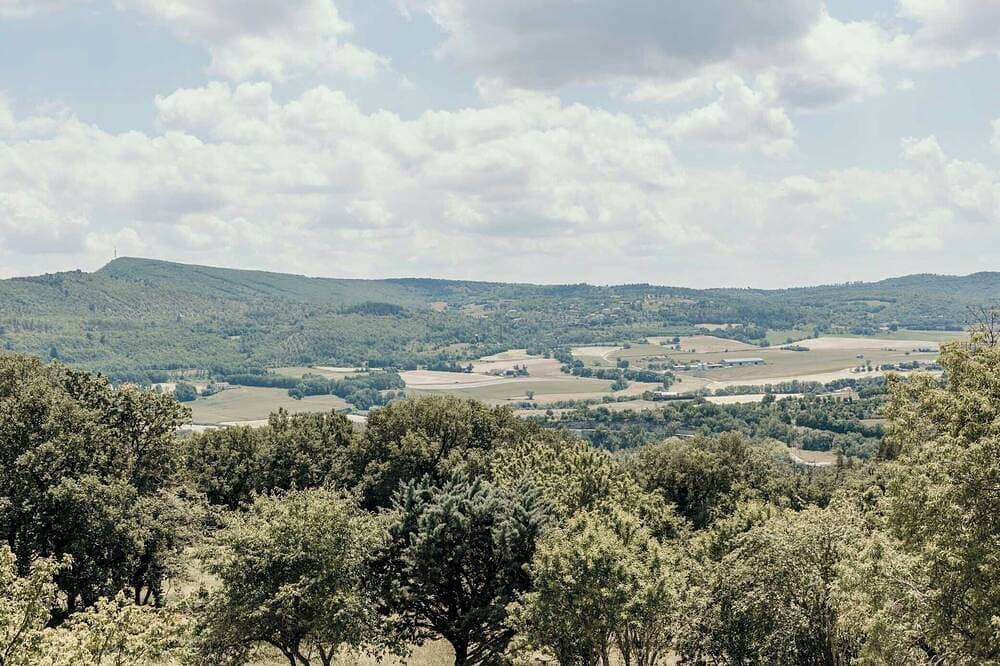 Foto 13 von 30: Charming 13th-Century Stone House with Infinity Pool in Provence 6 bedrooms AC
