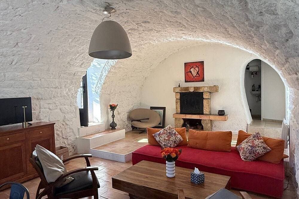 Foto 9 von 22: Traditional Corsican house between sea and scrub