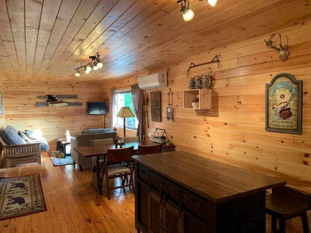 Schönes North Carolina Treetop Cottage mit Blick auf die Smoky Mountains 1