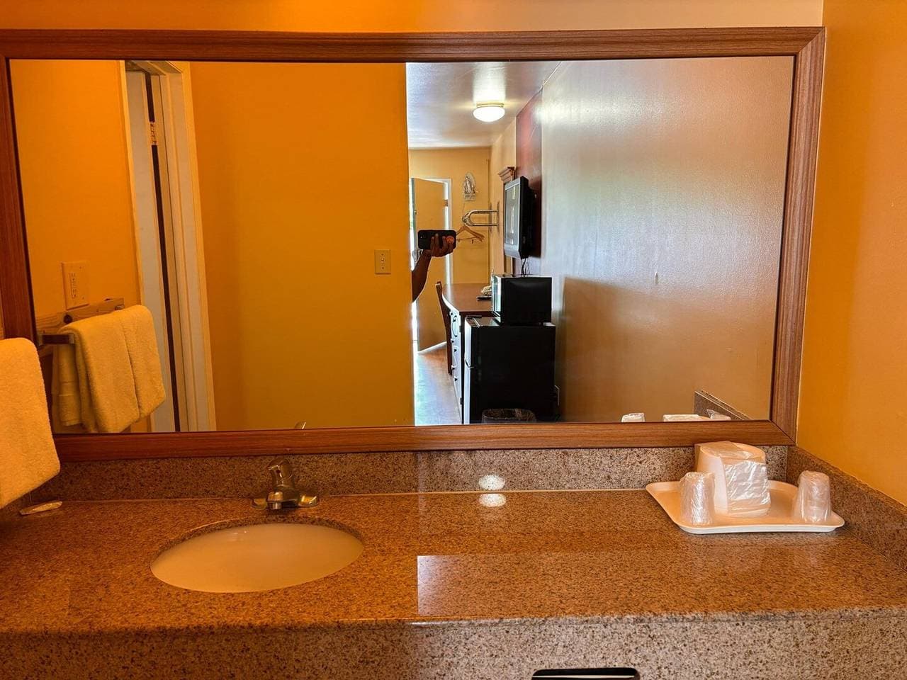 Foto 8 von 16: Kingsize-Bett | Rauchen | Newport News, Pennsylvania