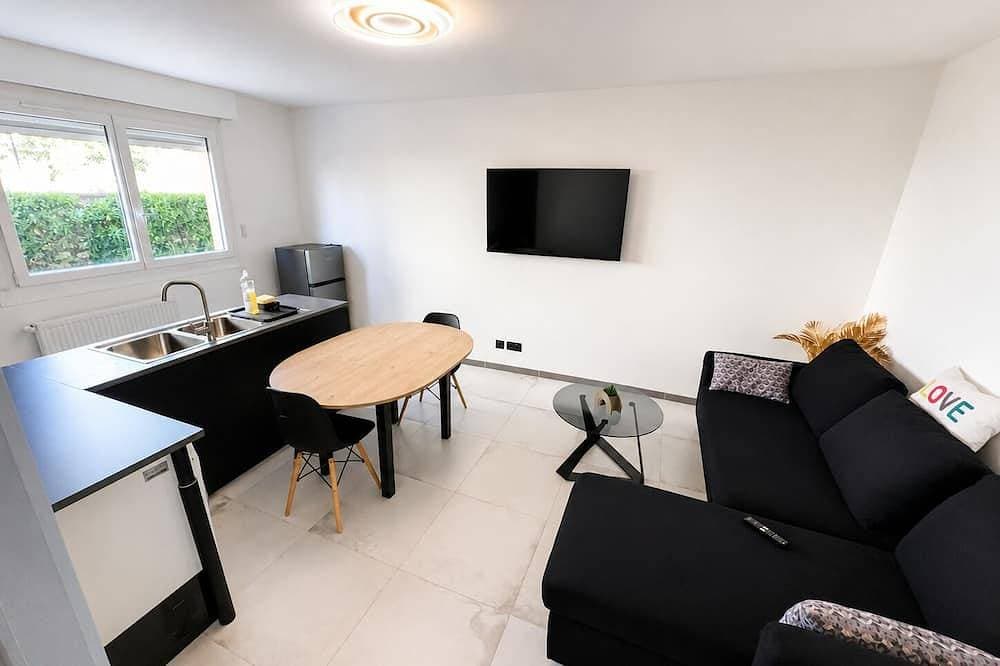Apartment on the Canal de l'Ourcq — Private Parking, Pantin 1