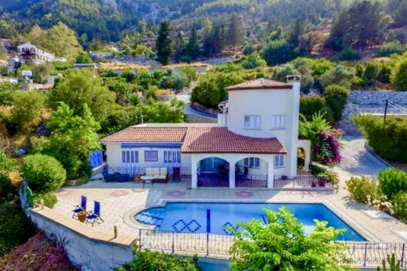 Villa mit 4 Schlafzimmern und herrlicher Aussicht 1