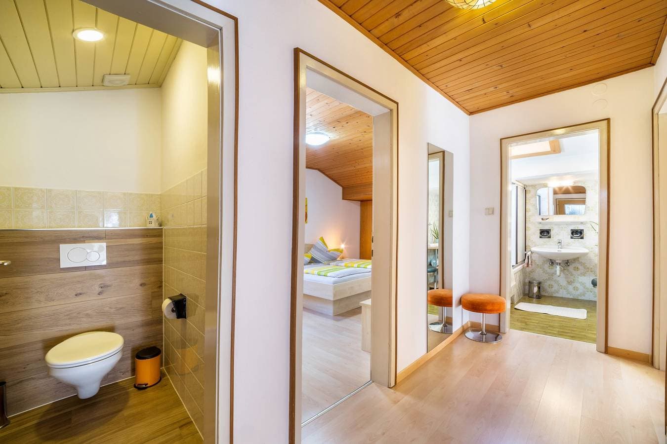 Foto 13 von 23: Ferienwohnung 'Typ A Pöder's Haus' mit Bergblick, Gemeinschaftsgarten und WLAN