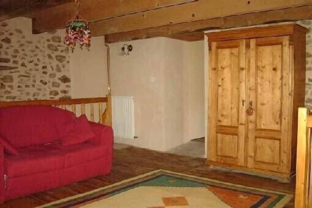 Foto 5 von 8: Hausauth. Steinhaus im Dorf St. Germain ds Vaux