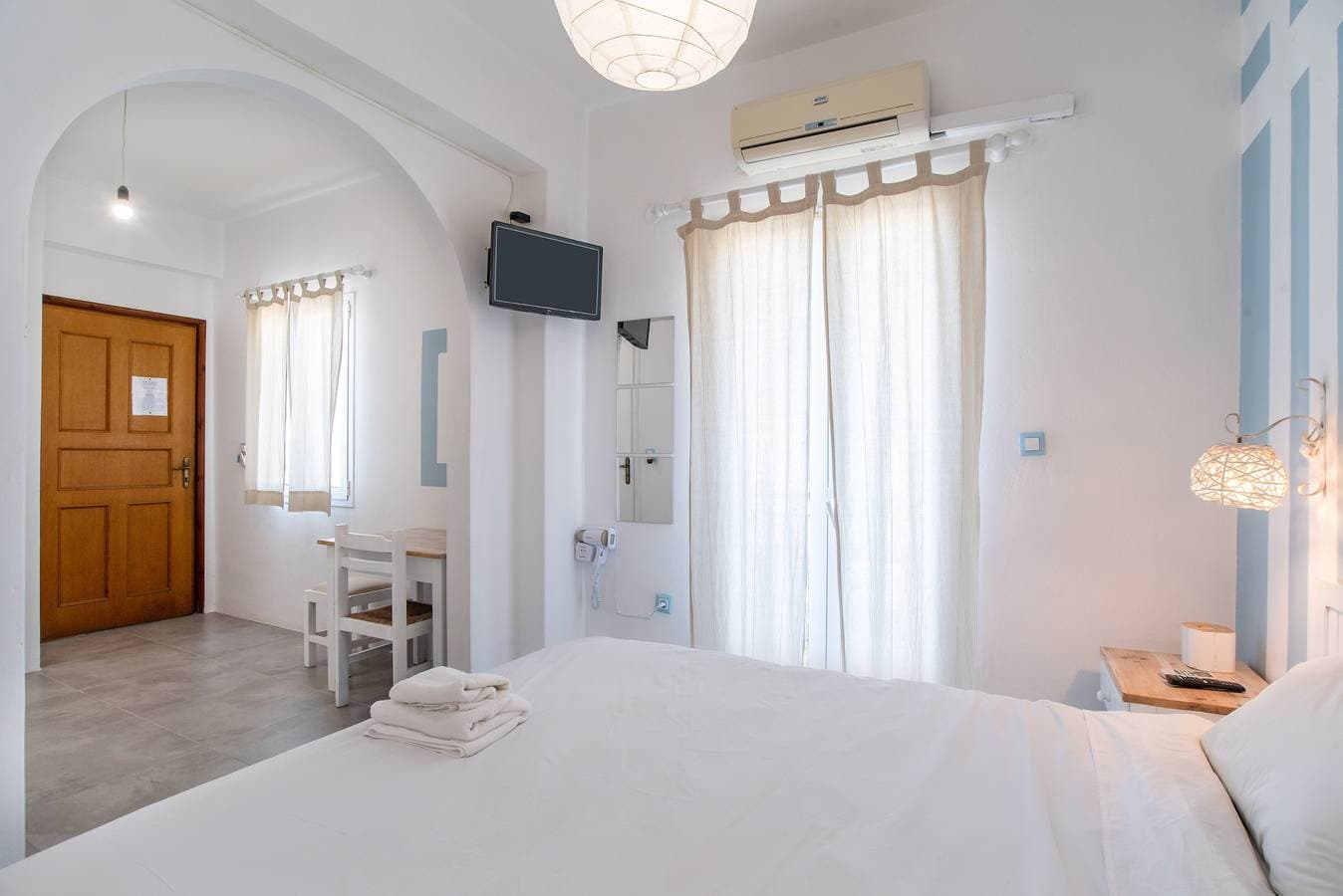 Foto 9 von 40: Einzimmerapartment 'Livadia Seaside Studios 12' mit Gemeinschaftsterrasse, WLAN und Klimaanlage
