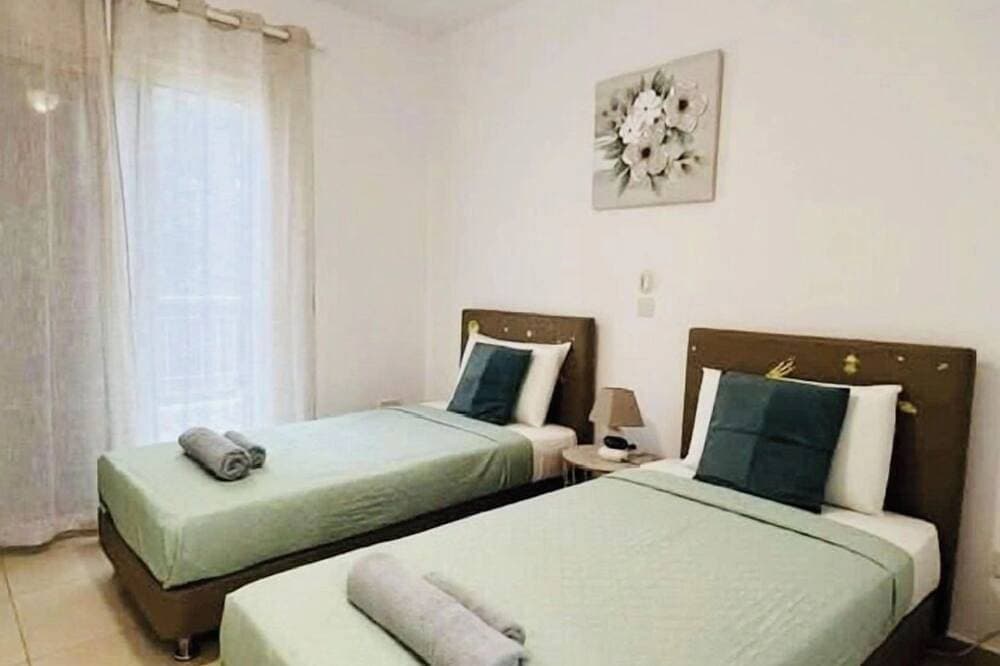 Foto 2 von 30: Elysia park - Charming 2Br Townhome with Pool, Gym, Free parking-Paphos central