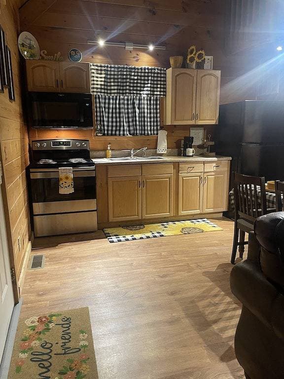 Cheerful & Cozy 2Bd/2Ba  Cabin. Amazing rates for your visit! 1