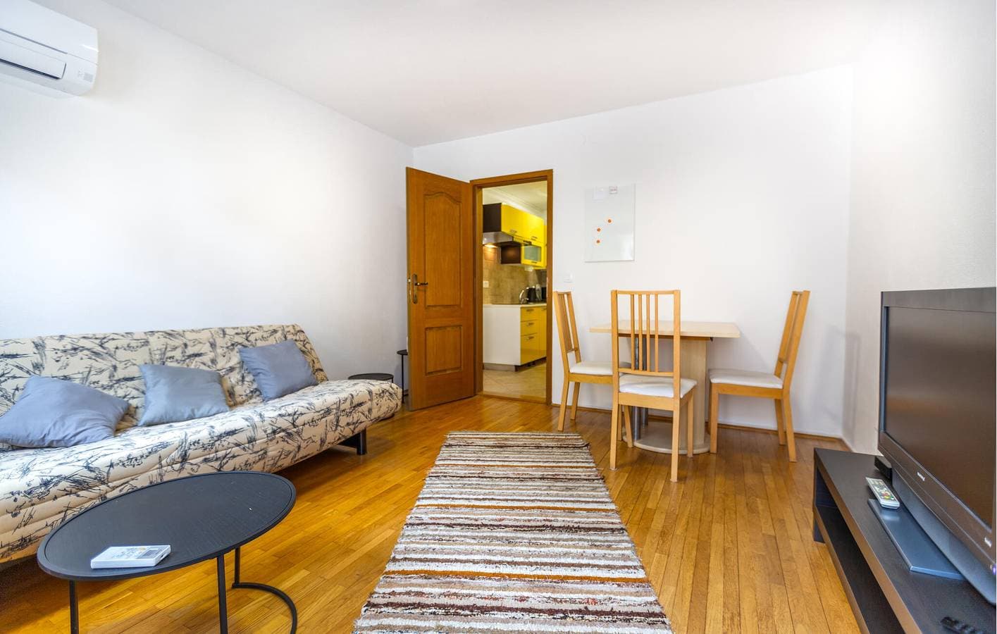 Foto 4 von 14: Ferienwohnung für 4 Personen mit Terrasse