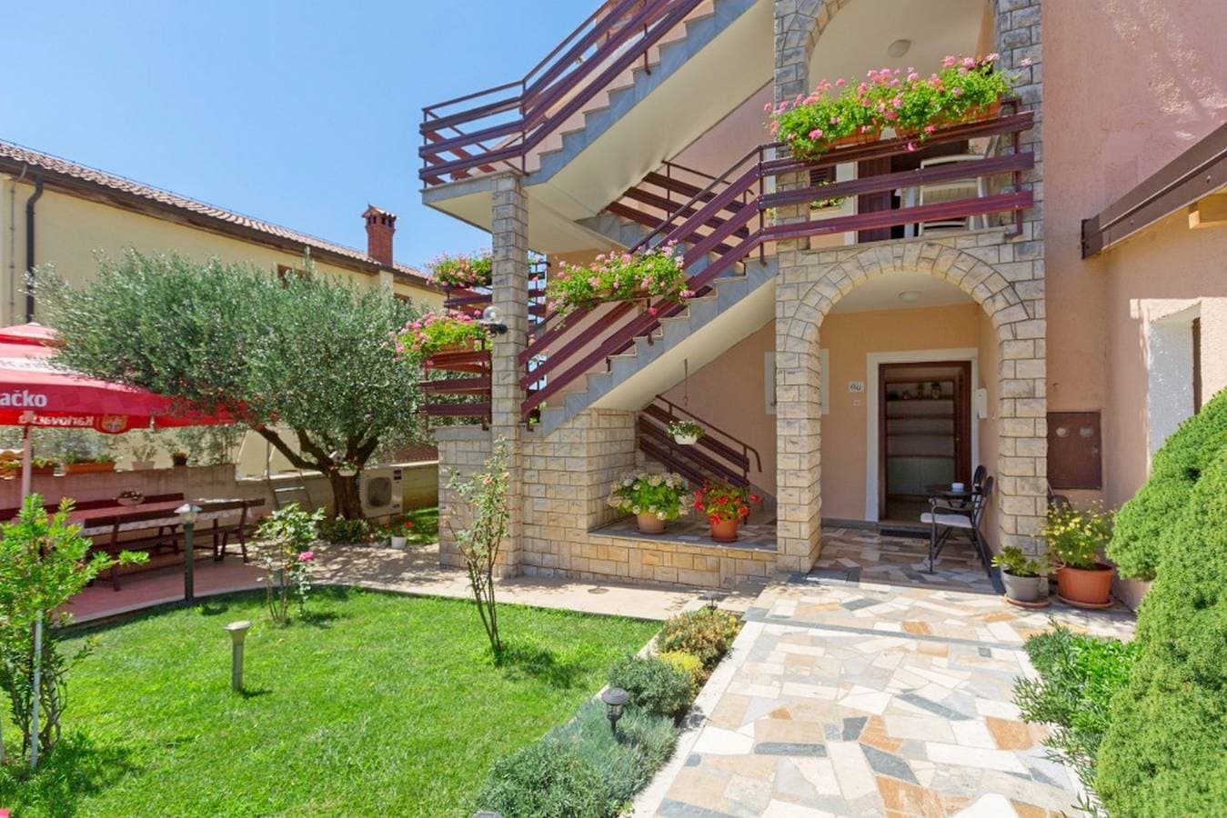 Foto 5 von 23: Studio Ferienwohnung mit Terrasse