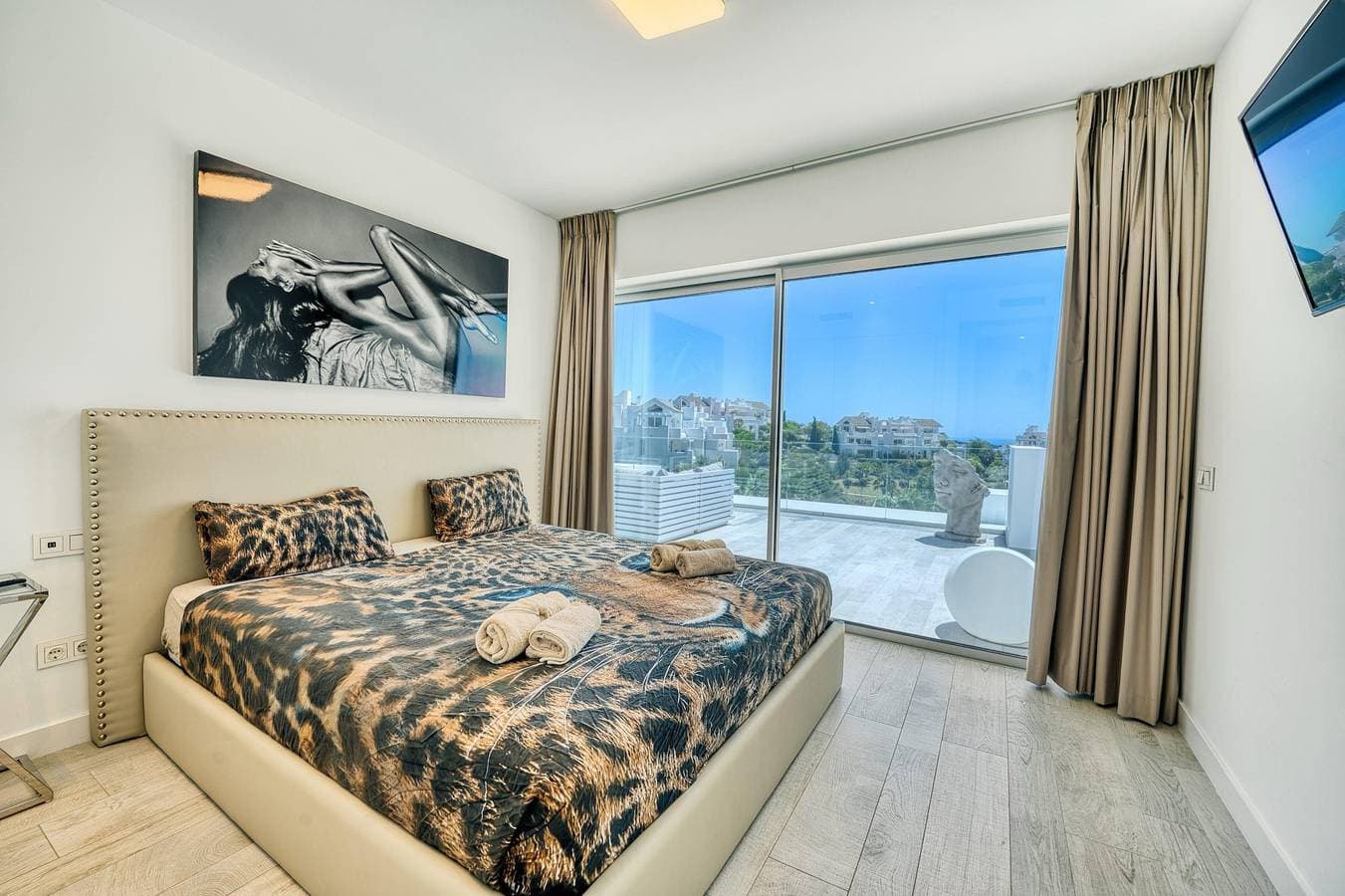 Foto 10 von 47: 2288 Luxury Penthouse with Private Rooftop Pool