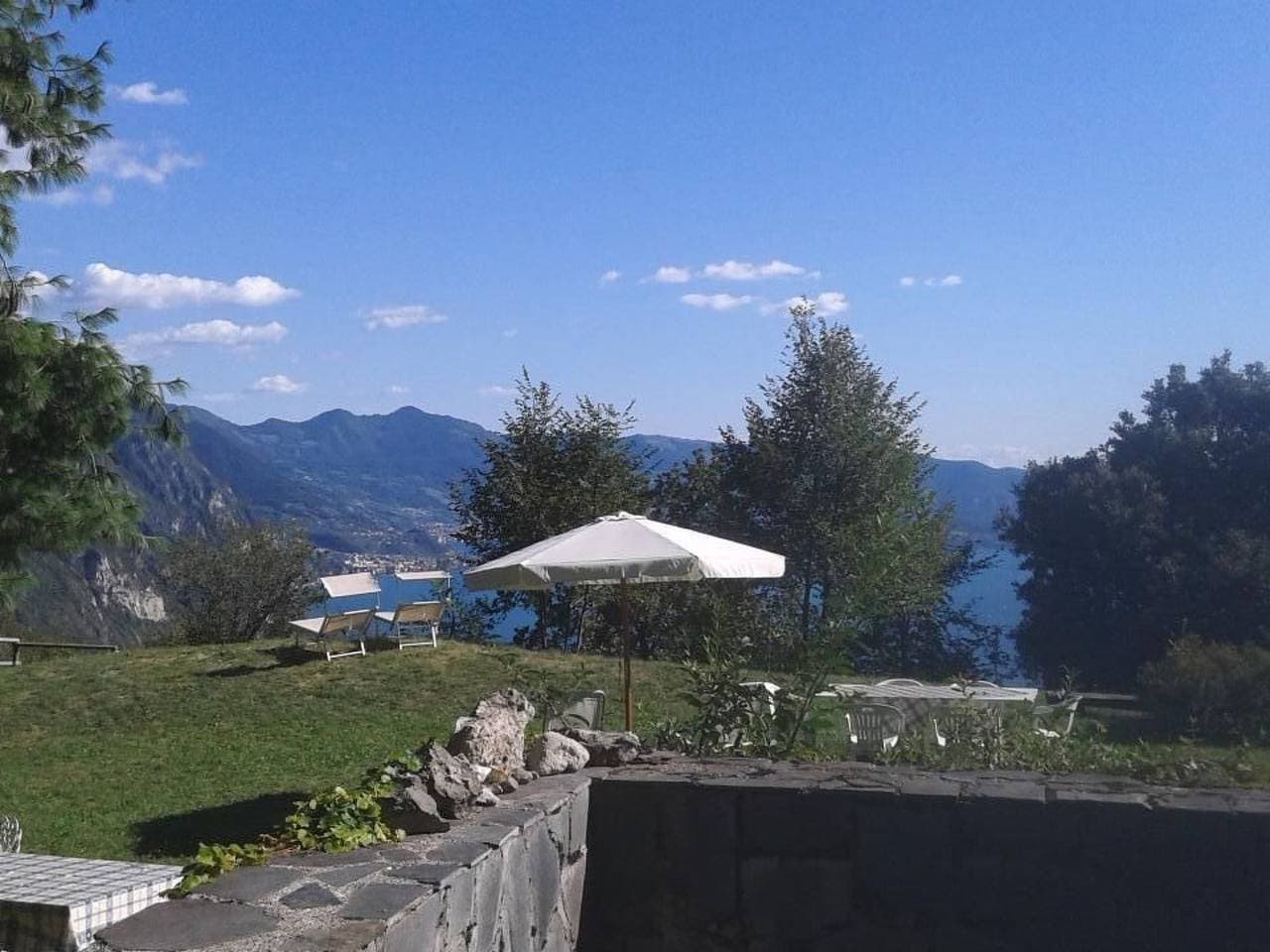 Foto 4 von 31: In Panoramalage in Solto Collina