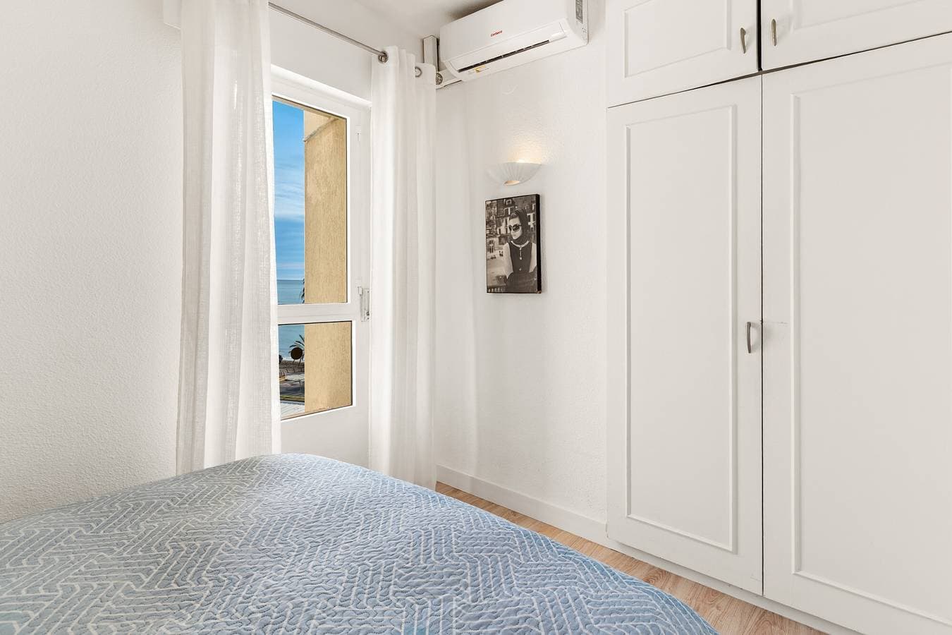 Foto 13 von 24: Apartment 'Benalbeach Sea Front' mit Meerblick, WLAN und Klimaanlage