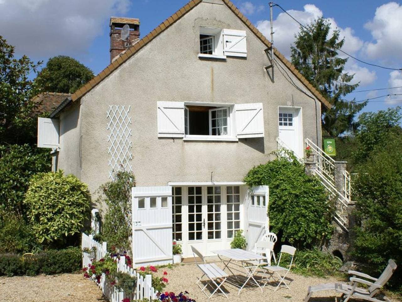 Renoviertes Ferienhaus mit umzäuntem Garten in Boissets 1