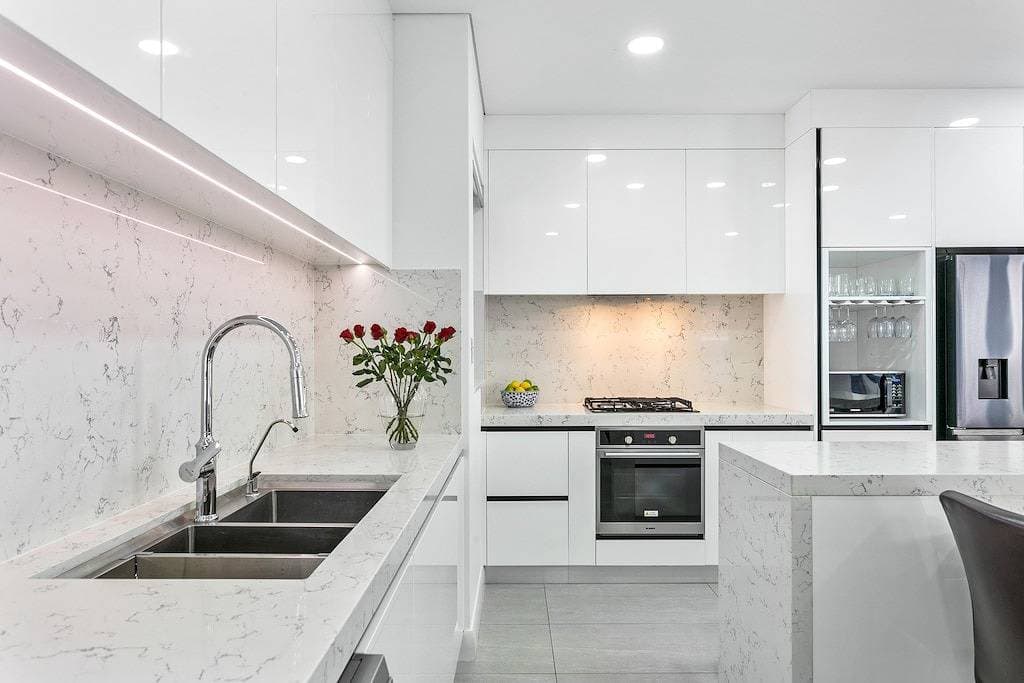 Luxury Pool Villa • 3 King Bed Suites • Walk to beaches and Fremantle City 1