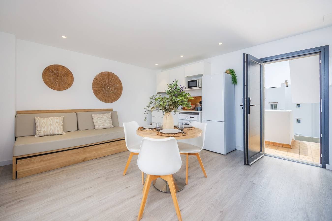 Foto 6 von 28: Ferienwohnung 'White Suites' mit Gemeinschaftspool, WLAN und Klimaanlage