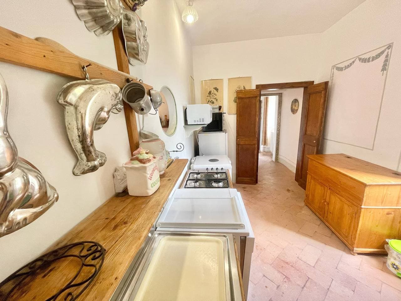 Foto 5 von 99: Adam House, exklusiver Pool, atemberaubende Aussicht, weitläufiger Garten, Klimaanlage, Schlafmöglichkeiten für 8 Personen