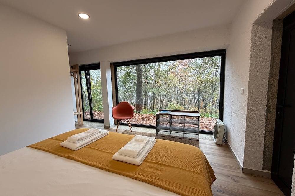Foto 4 von 27: Suite Camélia mit Gemeinschaftspool und privatem Garten