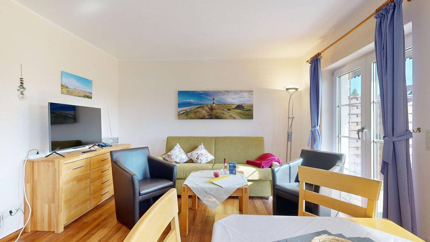 Foto 5 von 23: Traumhaftes Reetdachhaus in ruhiger Lage, Terrasse und mit großem Garten