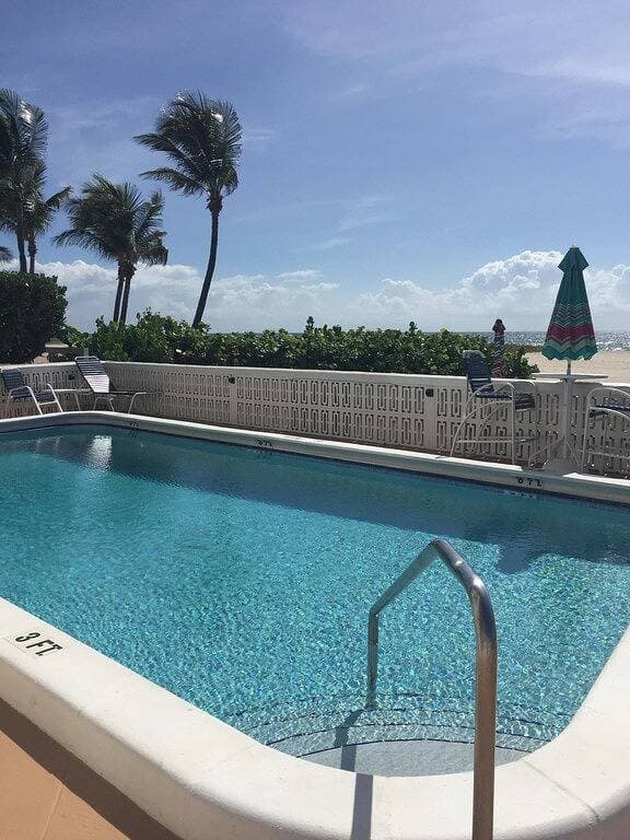 Foto 4 von 25: Pompano Beach Florida Beachfront Studio Voll ausgestattete Küche vor Ort kostenlose Parkplätze