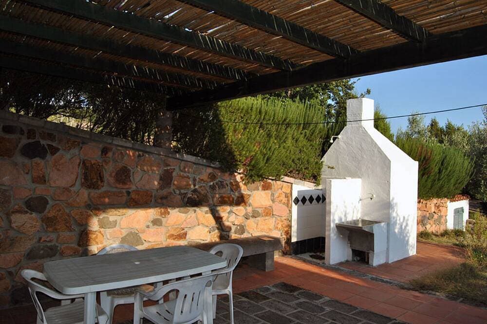 Foto 7 von 8: Wohnung im Erdgeschoss, Veranda mit Grill, Garten, Tennisplatz