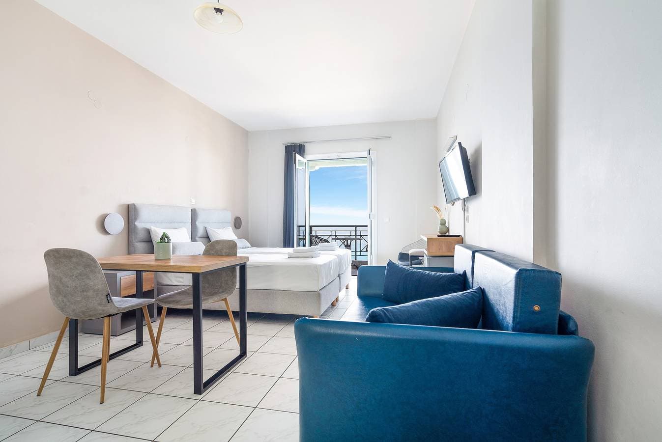 Foto 13 von 30: Ferienwohnung in einem Hotel 'Sunset Premium Studio 5' mit Meerblick, Gemeinschaftspool und WLAN