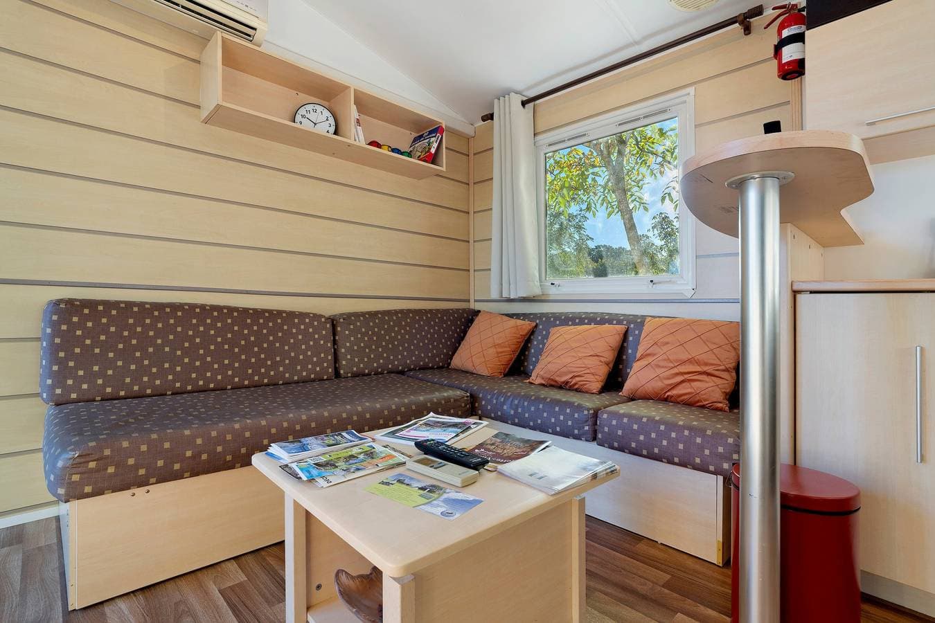 Foto 6 von 24: Mobilheim „Des Autruches“ mit privater Terrasse, WLAN und Klimaanlage