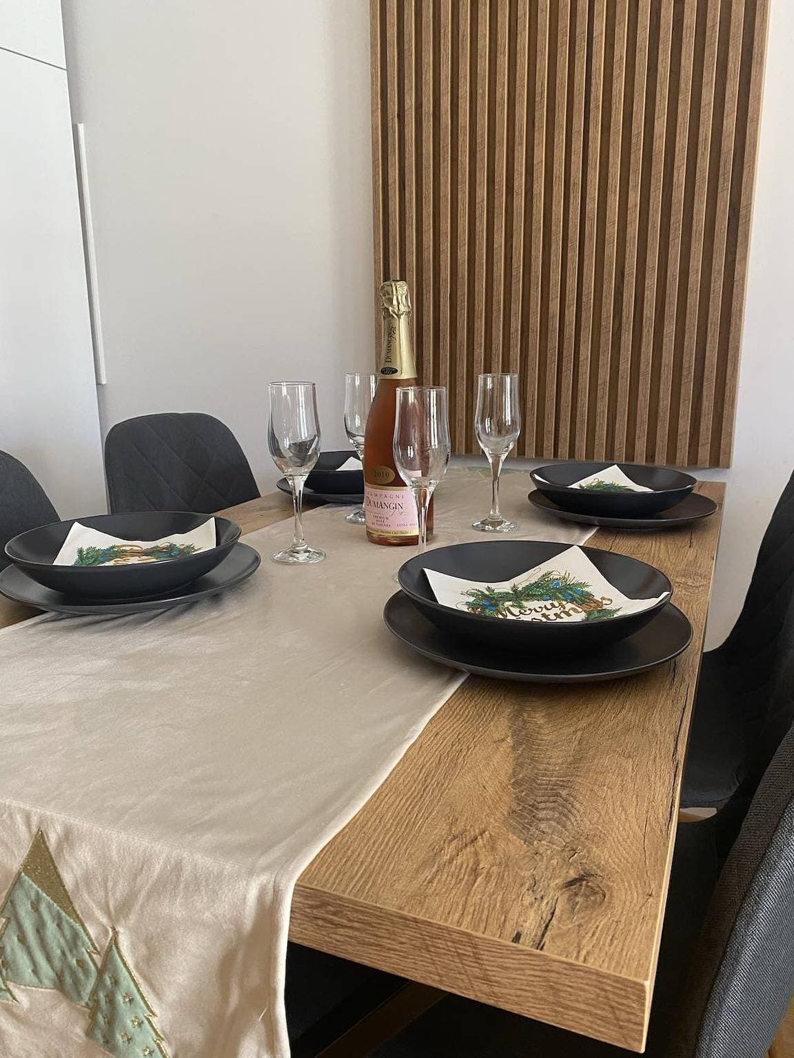 Foto 9 von 18: Neues, komplett ausgestattetes Apartment mit Spa, Innenpool und Parkplatz!!