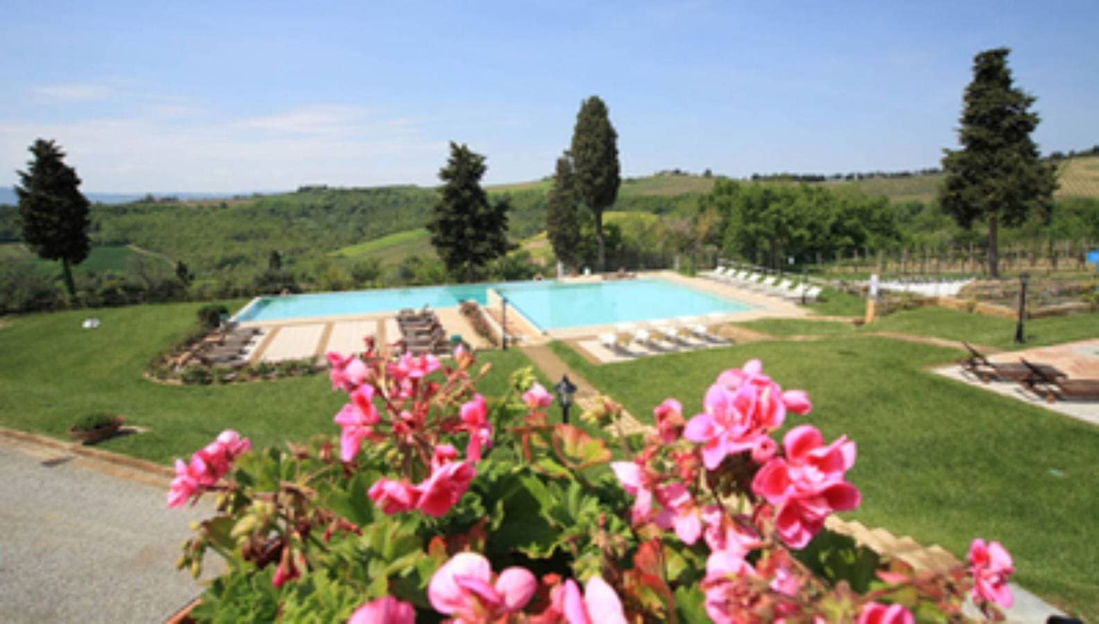 Borghetto Rooms con piscina 1