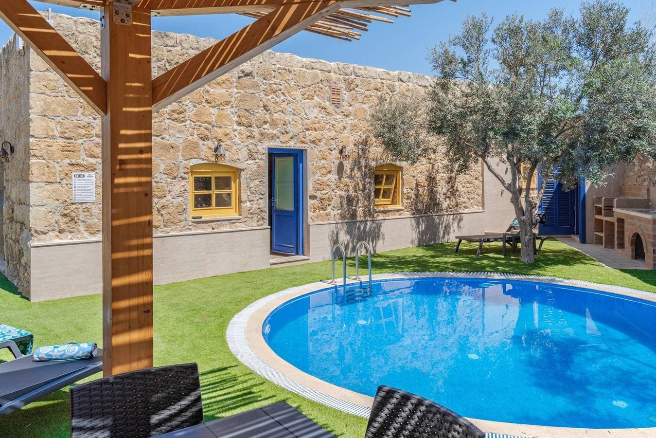 Foto 3 von 25: Villa für 8 Personen mit Garten
