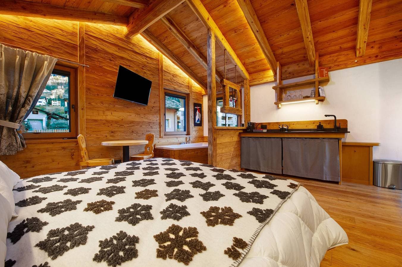 Foto 4 von 28: Studio 'Con Idromassaggio' mit Bergblick, Balkon und Wi-Fi
