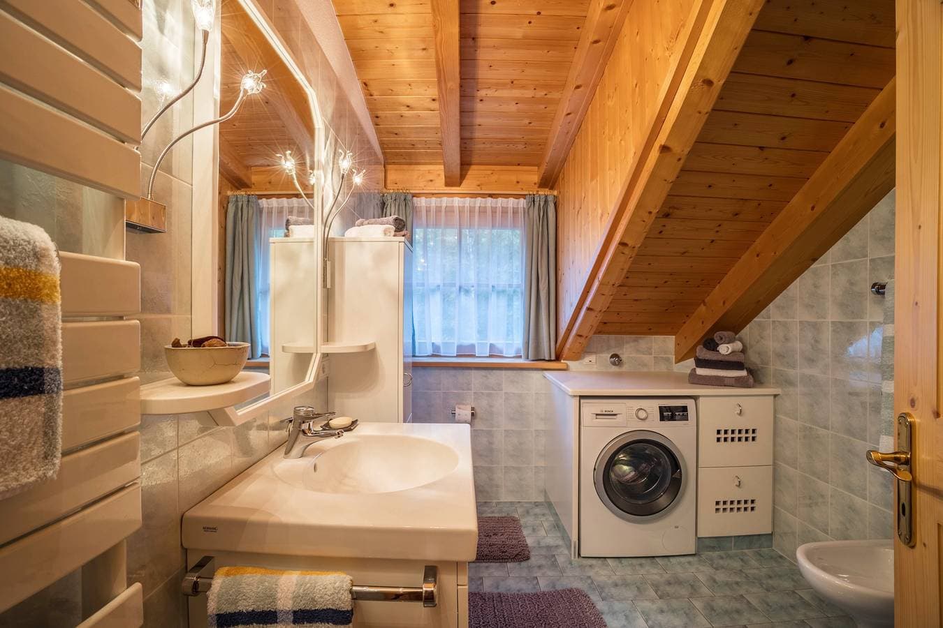 Foto 10 von 17: Ferienwohnung "Adult Only Wasserfall Tschorn" mit Bergblick, Balkon und WLAN