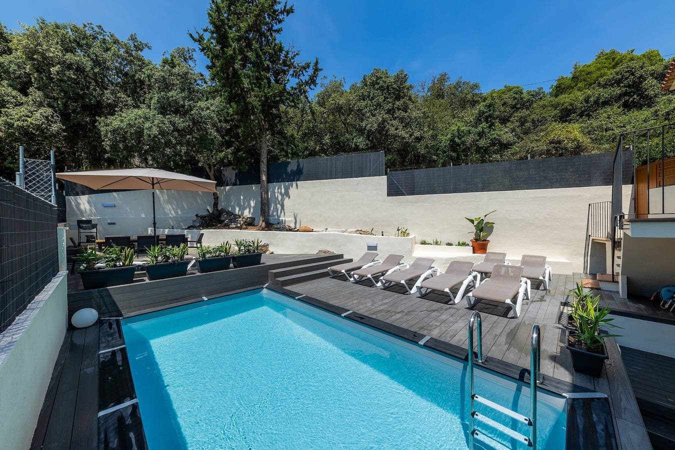 Foto 2 von 30: Ferienhaus Sestel mit Meerblick, Pool, Balkon, Garten & Terrasse