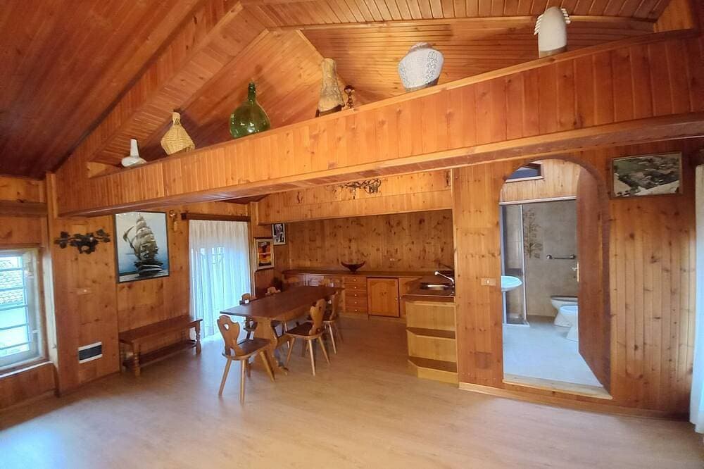 Foto 12 von 18: Apartment-Traditionell-Eigenes Badezimmer-Blick auf den Hof