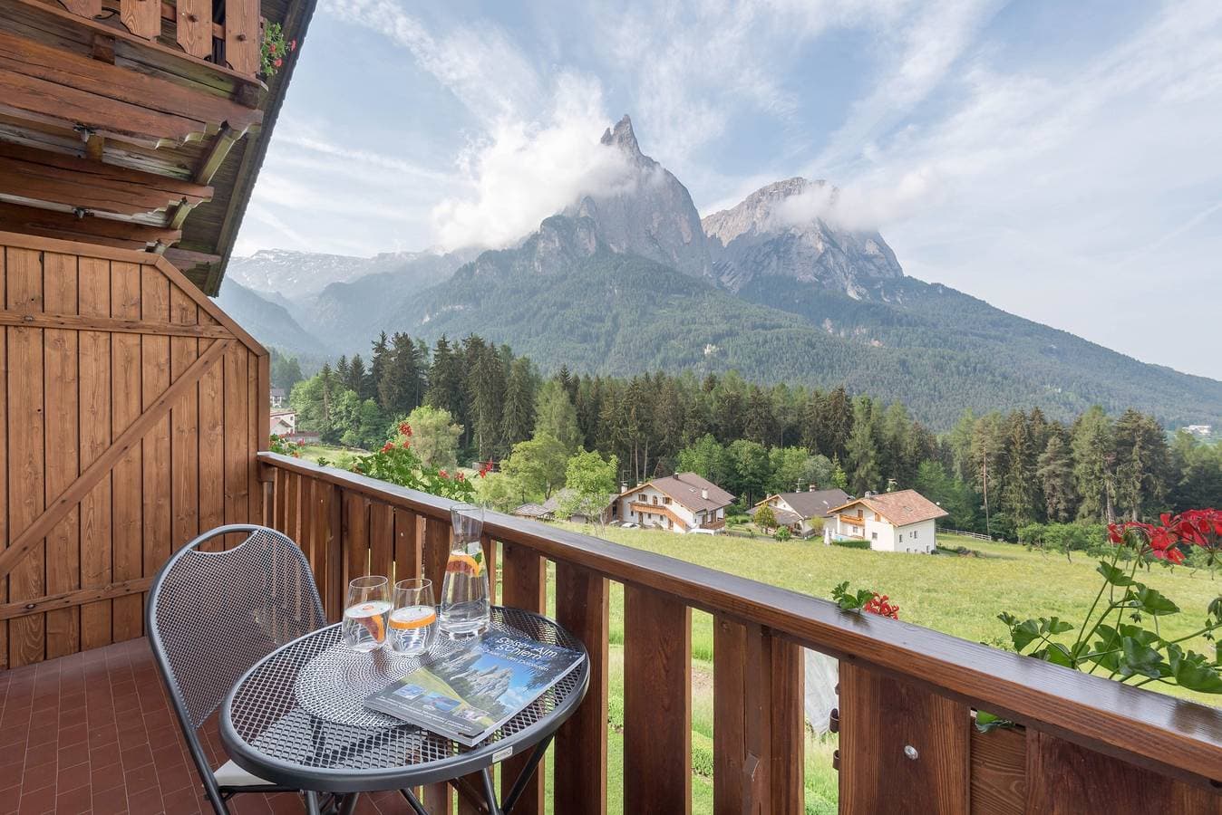 Foto 6 von 27: Apartment "Haus Lohengrin - Ferienwohnung 2" mit Bergblick, WLAN, Balkon und Garten