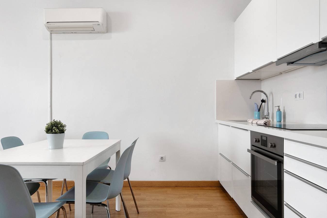 Foto 6 von 26: Ferienwohnung 'Suite Playa y Mar' mit Balkon und Klimaanlage