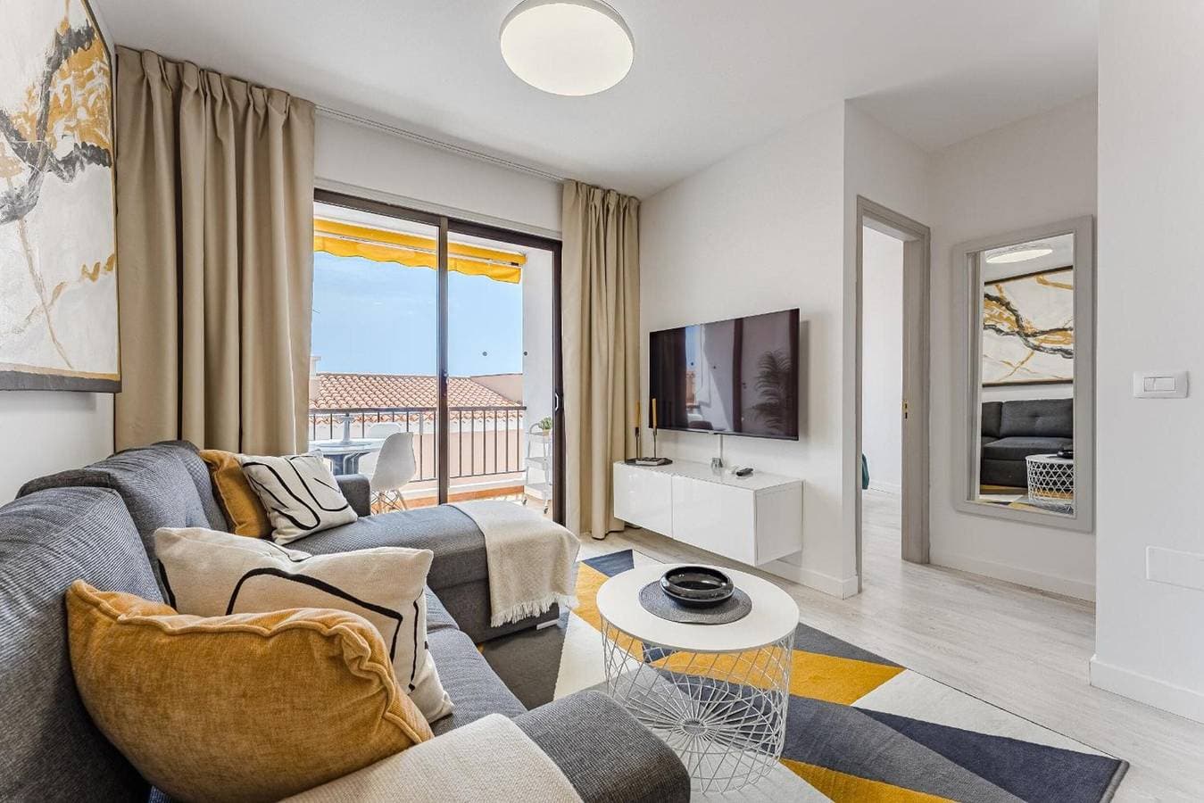 Foto 7 von 15: Ferienwohnung 'Drilasol 1 Bed' mit Gemeinschaftspool, Balkon und WLAN