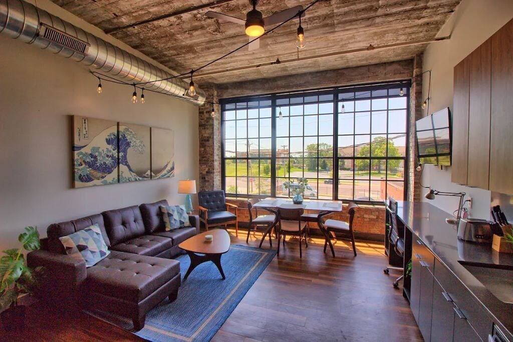 Foto 9 von 33: Chic Ultramodern Studio Loft w/ Designer Features