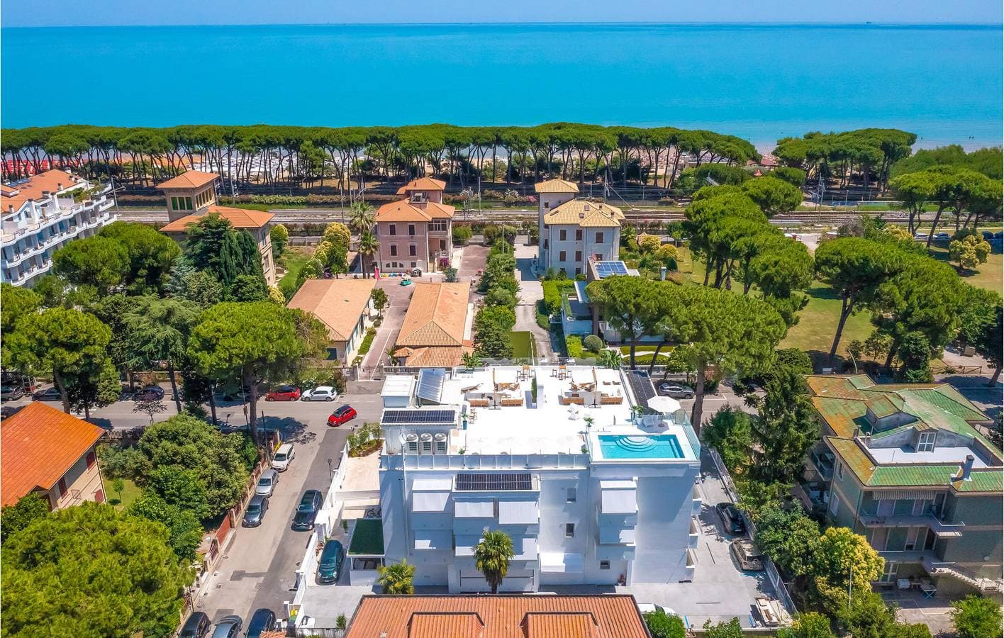 Gemütliche Wohnung mit Pool, AC & Parkplatz: Pineto 500m 1