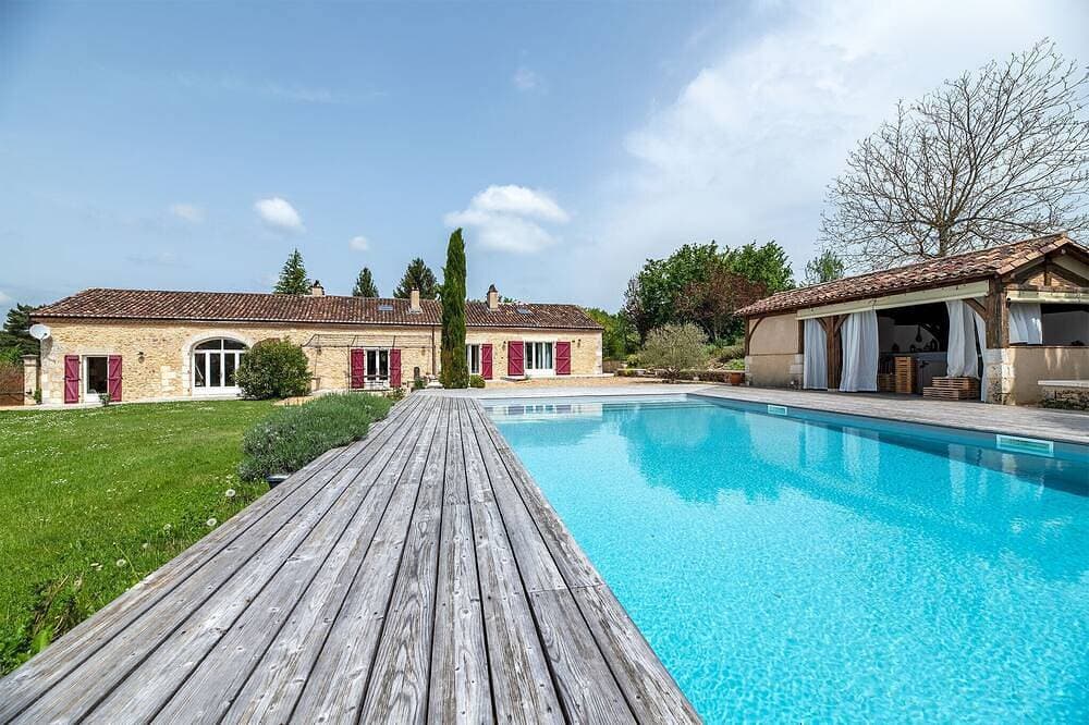 Sehr schöne longere zu 10 Personen mit großem Pool im Herzen von Perigord 1