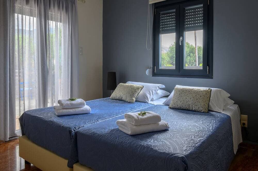 Foto 2 von 30: Smaris Collection luxury villas.Sea side villa 5 min.from the beach !
