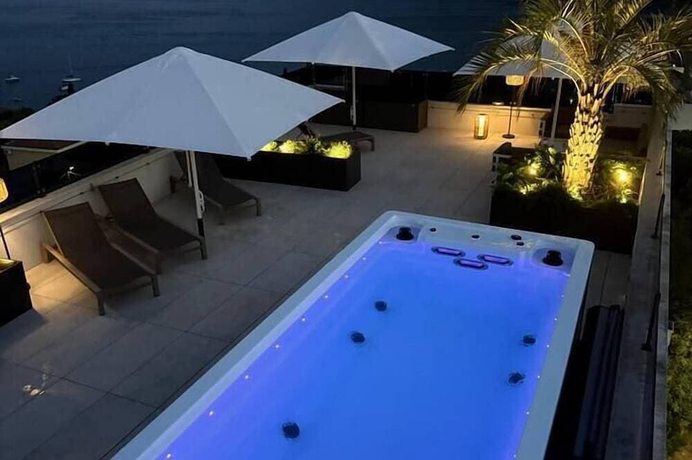Penthouse Apartment mit Meerblick und Pool Area 1