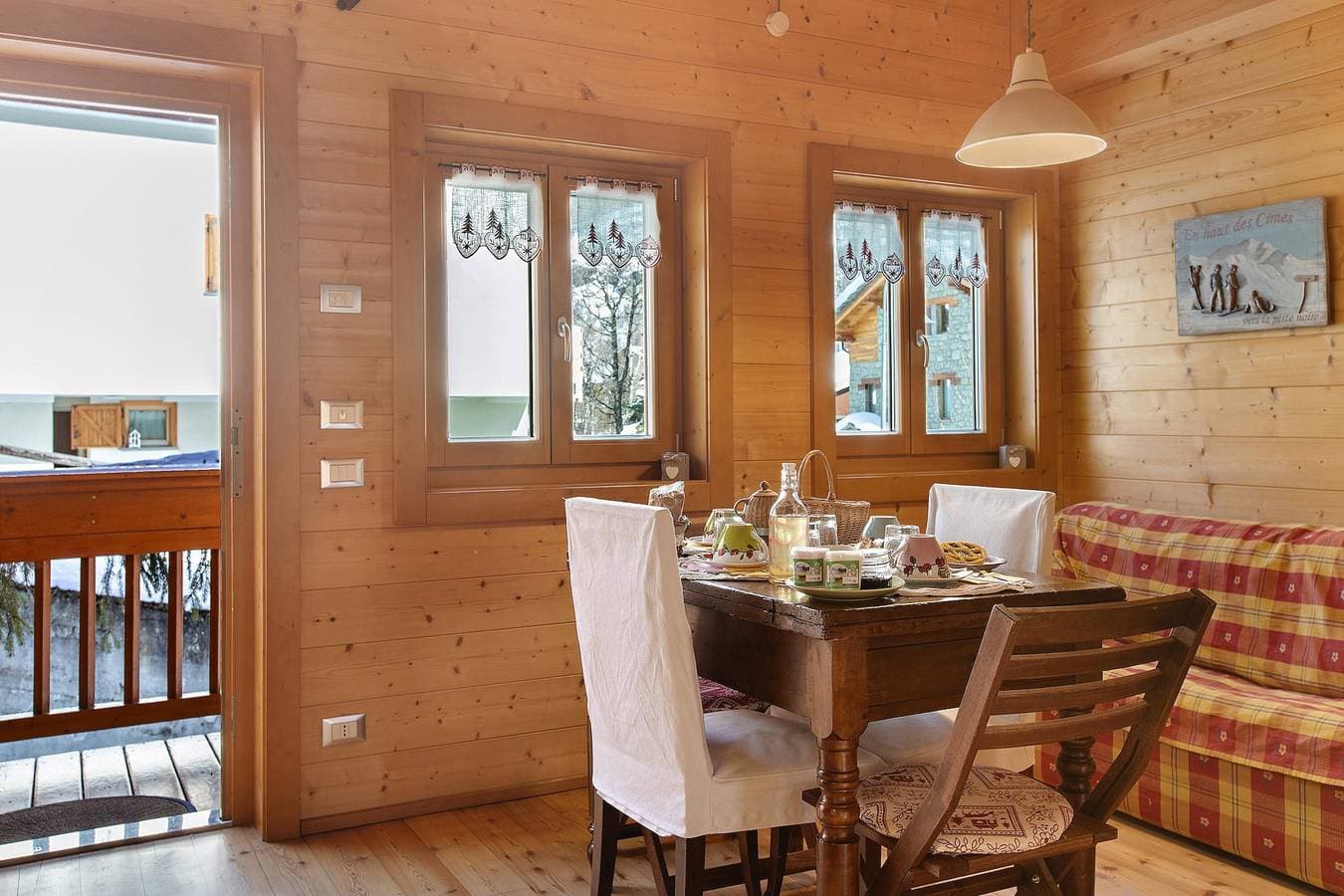 Foto 13 von 47: Zimmer 'Lampon' mit Bergblick, Gemeinschaftsterrasse