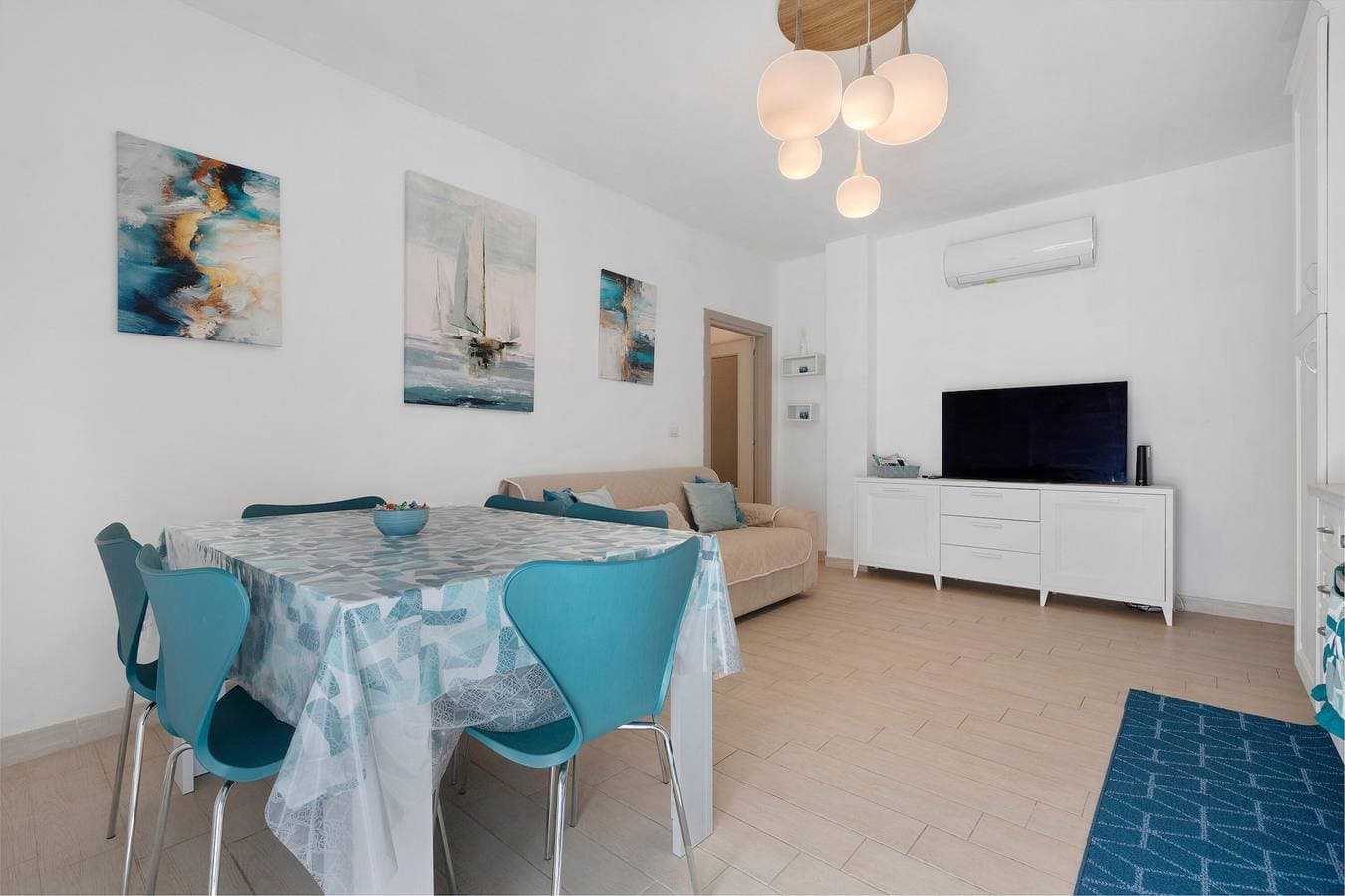 Foto 7 von 28: Ferienwohnung für 6 Personen nahe dem Meer mit Balkon, WLAN und Klimaanlage