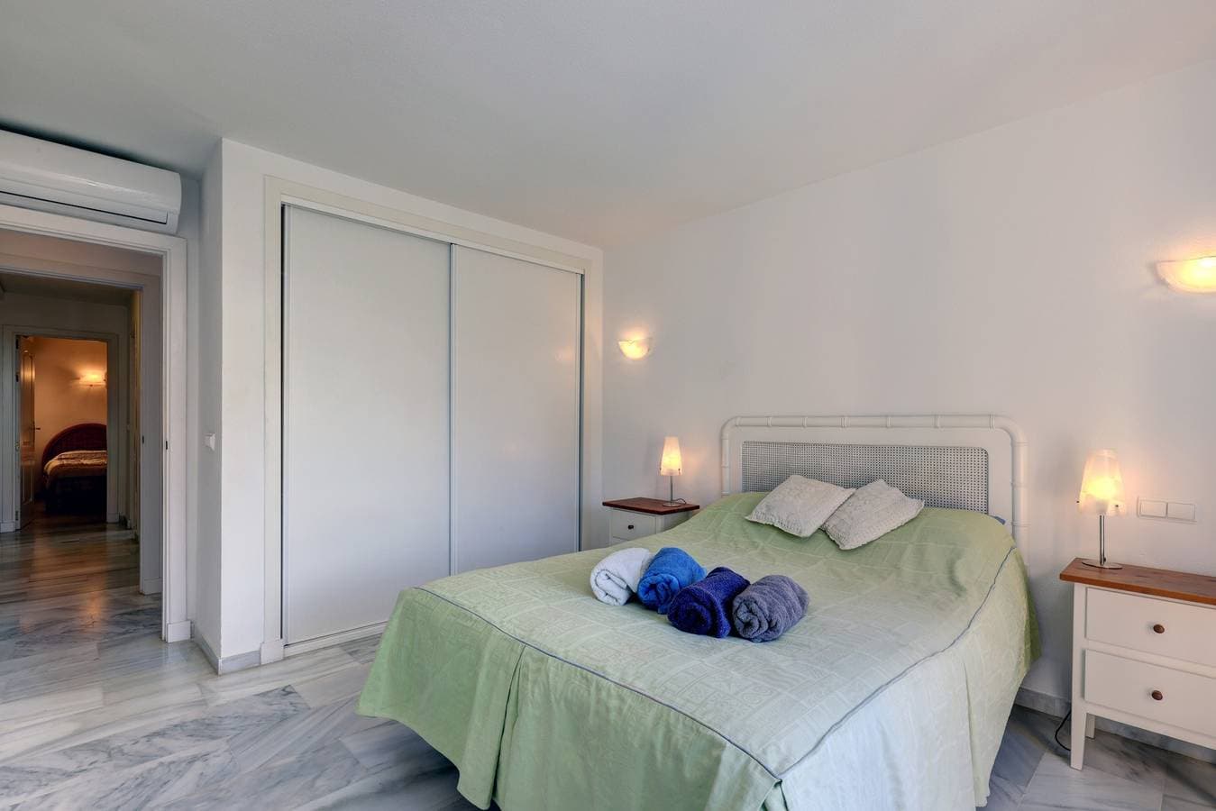 Foto 11 von 21: Luxury 2 Bed Apartment mit Gemeinschaftspools, Terrasse und WLAN