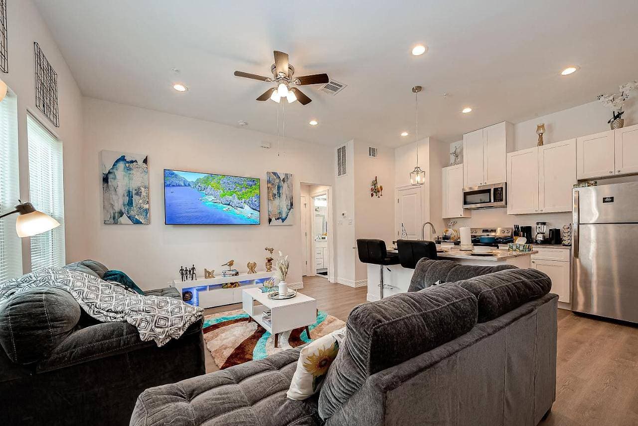 Stylish Cottage in Gated Community with High-Speed Wi-Fi 1