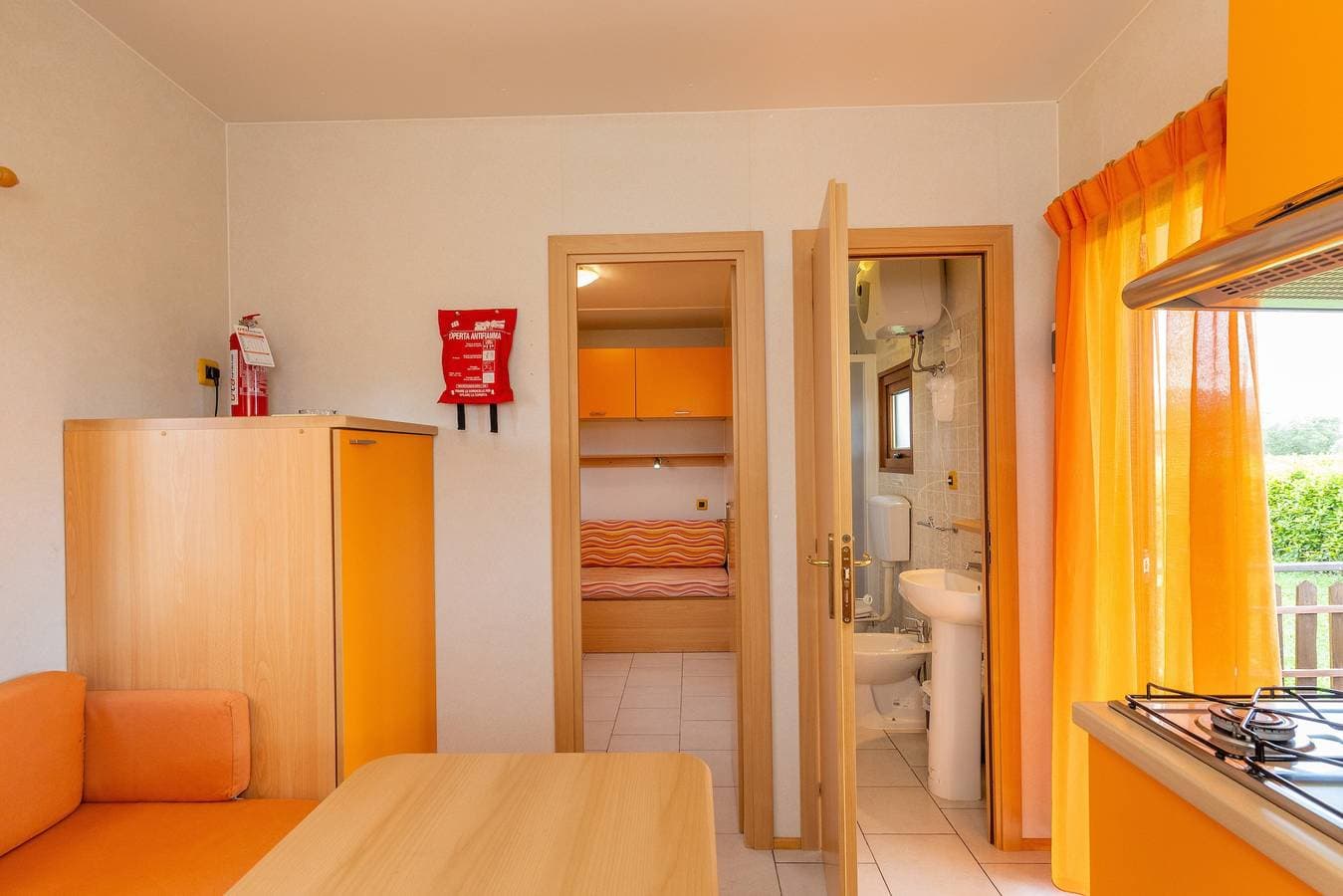 Foto 12 von 29: Bungalow 'Stella 2' mit Gemeinschaftspool, privater Terrasse und Klimaanlage